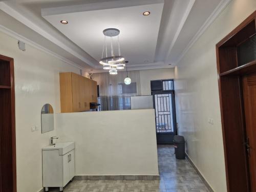 gf-apt-remera-dinning_hall-1